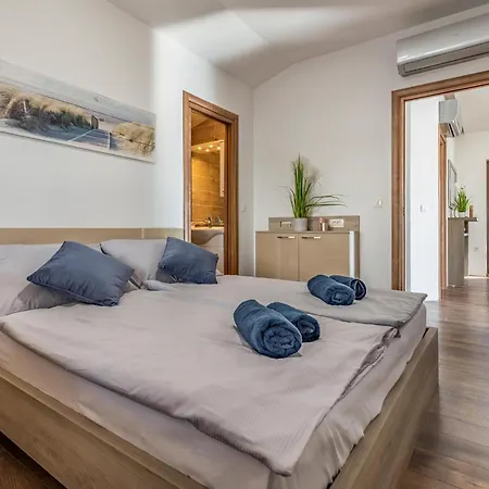Awesome In With Outdoor Swimming Pool Vakantiehuis