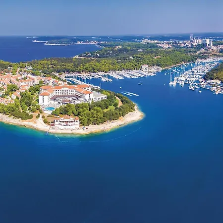 Awesome In With Outdoor Swimming Pool Vakantiehuis Pula